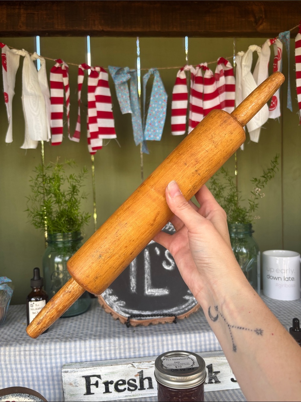 Wooden Rolling Pin in Natural Brown - Classic Kitchen Essential
